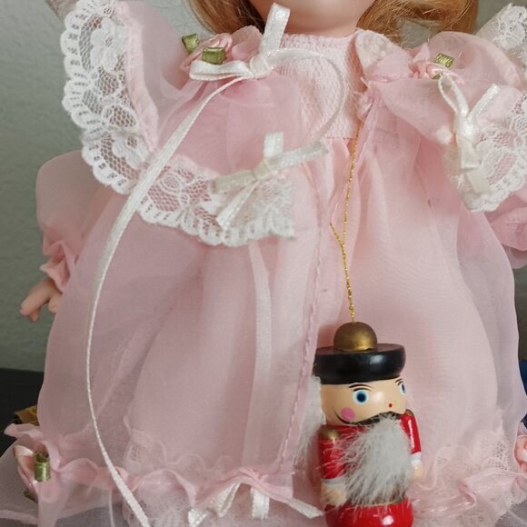 4 - Vintage 1996 Marie Osmond - Story Book Dolls on Metal Stands - Picture 10 of 13